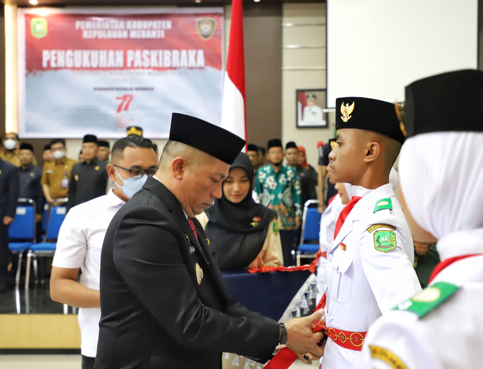 Bupati Meranti Kukuhkan Paskibra, Ini Pesannya